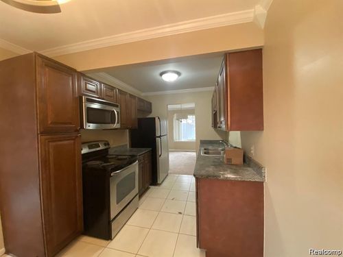 unit-103-28129 Franklin Rd, Southfield, MI, 48034-5800 | Card Image