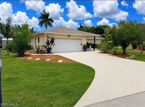 688 W Valley Dr, BONITA SPRINGS, FL, 34134-7407 | Card Image