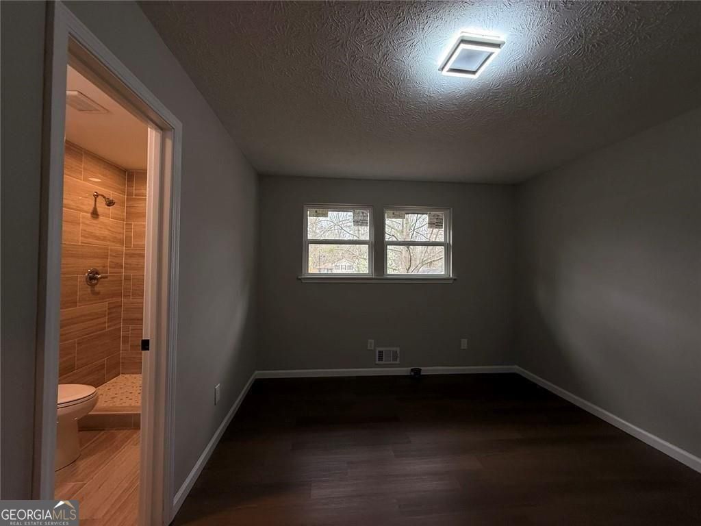 Residential Lease in Forest Park 4