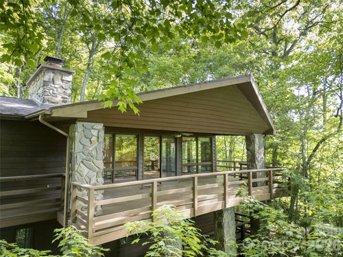 1126 Scenic Cir, Waynesville, NC, 28786-8128 | Card Image