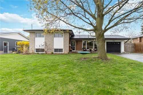 83 Varadi Ave, Brantford, ON, N3R3N4 | Card Image