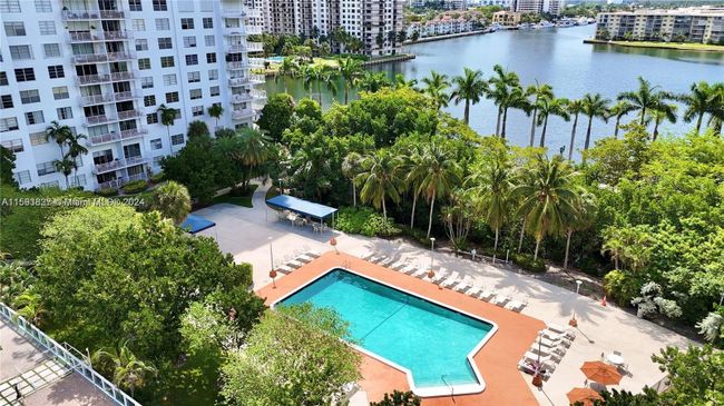 2008E - 2851 Ne 183rd St, Condo with 1 bedrooms, 2 bathrooms and null parking in Aventura FL | Image 2