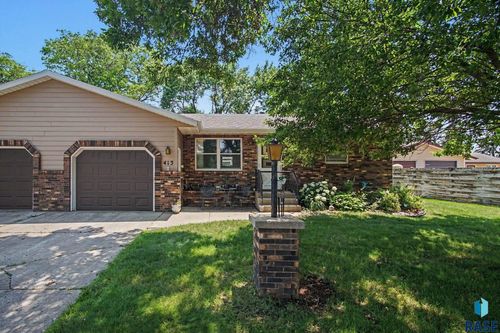 4-413 Se 8th St Street, Madison, SD, 57042 | Card Image