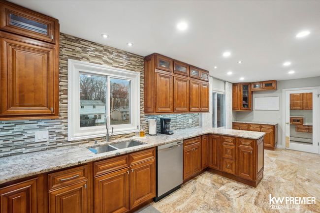 5584 Pembury, House other with 4 bedrooms, 4 bathrooms and null parking in West Bloomfield MI | Image 6