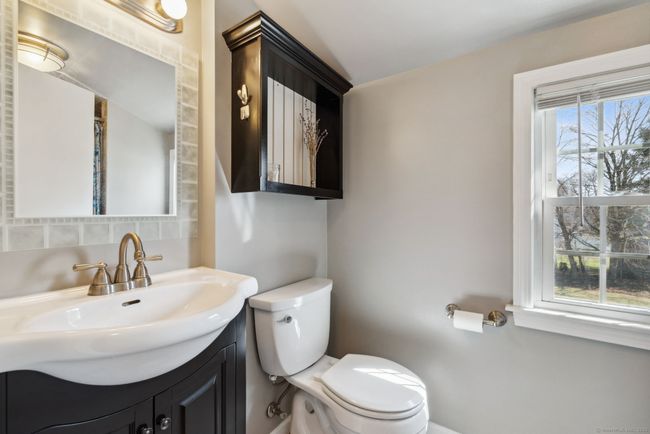 11 Fern St, House other with 4 bedrooms, 2 bathrooms and null parking in Windsor Locks CT | Image 24