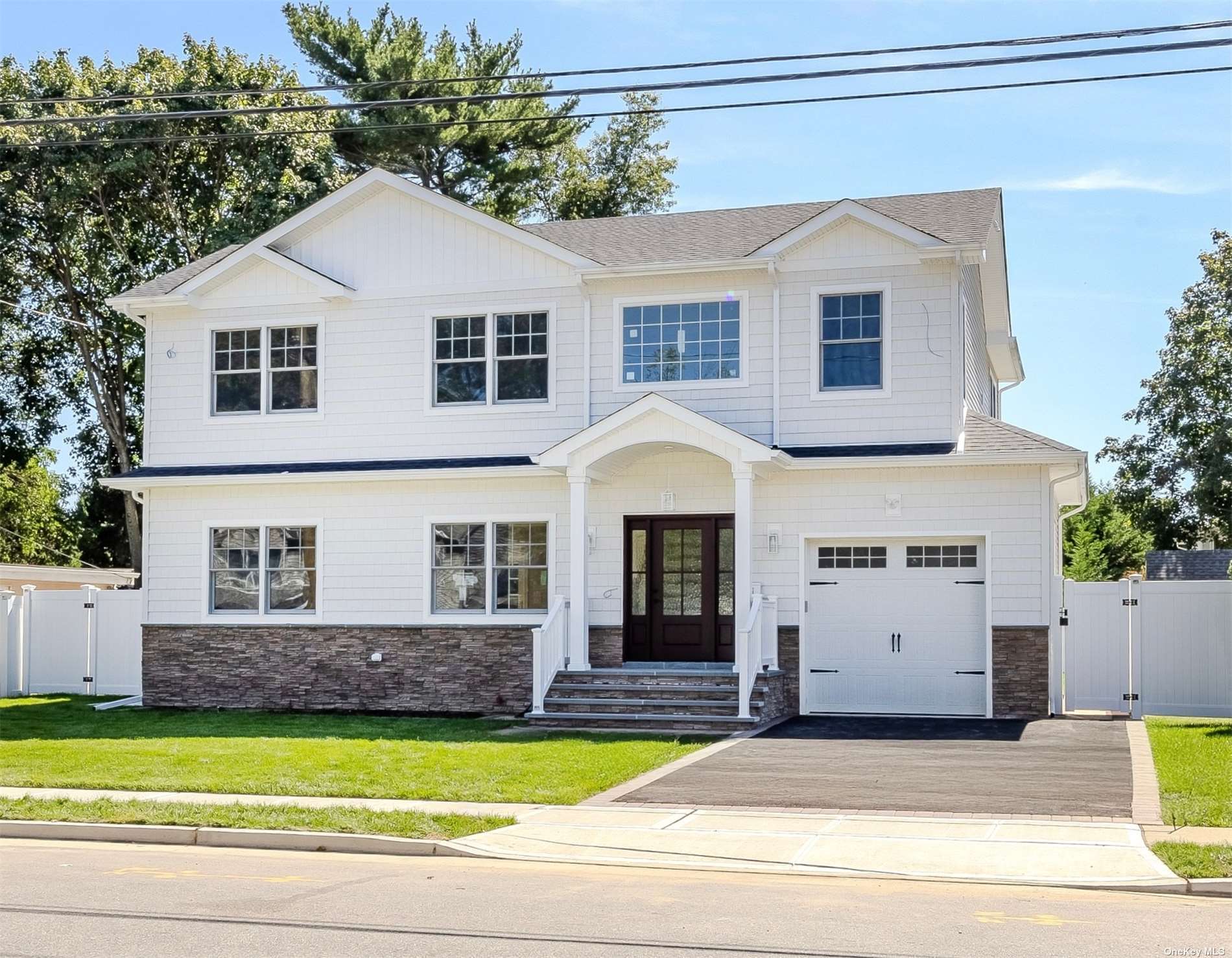 Eldorado Blvd, Plainview, NY 11803