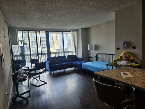 apt-4713-1 W Superior St, Chicago, IL, 60654-8864 | Card Image