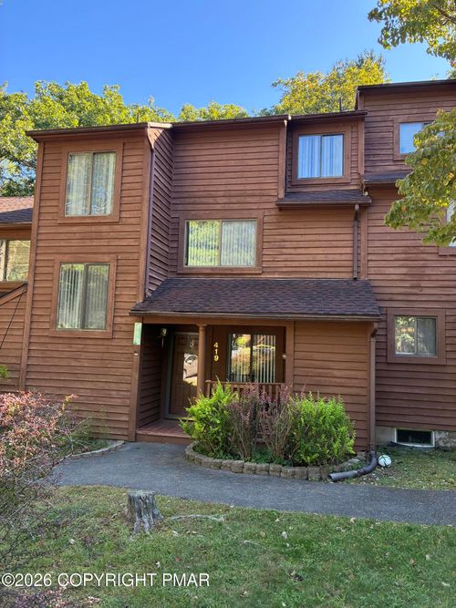 419 Tudor Ct, Bushkill, PA, 18324-8742 | Card Image