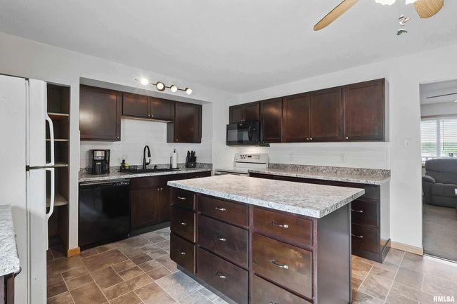 21704 283 Rd Ave, House other with 4 bedrooms, 3 bathrooms and null parking in Le Claire IA | Image 30