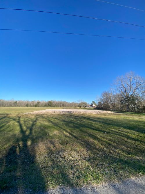 909 Nevada St, Sour Lake, TX, 77659 | Card Image