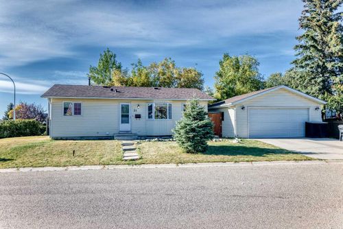 31 Castleglen Cres Ne, Calgary, AB, T3J1N2 | Card Image