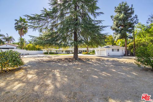 22960 Erwin St, Woodland Hills, CA, 91367-3912 | Card Image