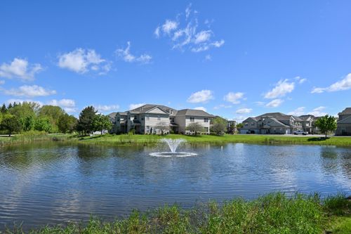 N16W26559 Meadowgrass Cir, Pewaukee, WI, 53072-6673 | Card Image