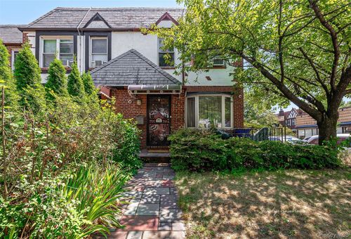 72 Yellowstone Blvd, Forest Hills, NY, 11375-4133 | Card Image
