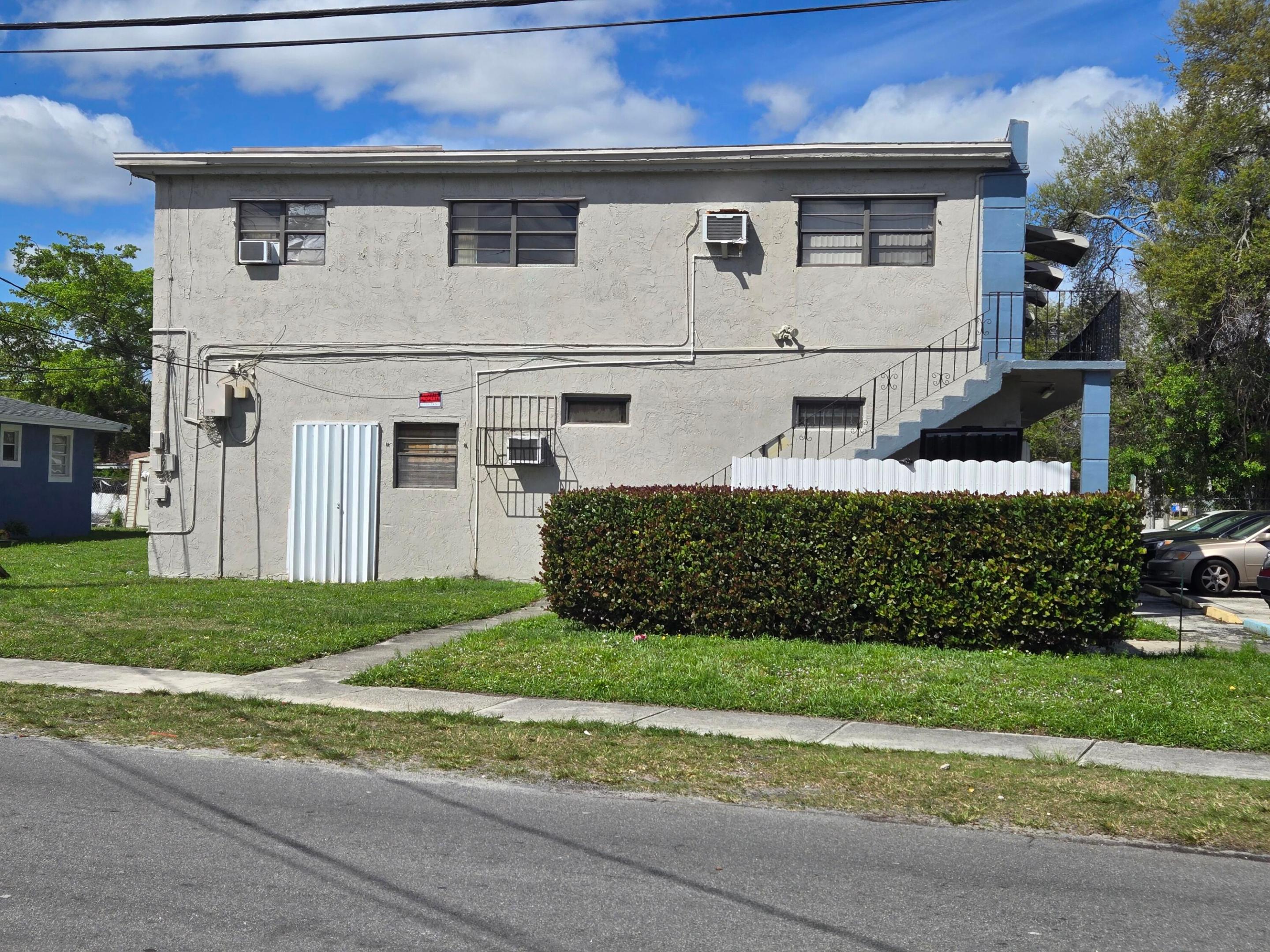 Commercial Sale in Dania Beach
