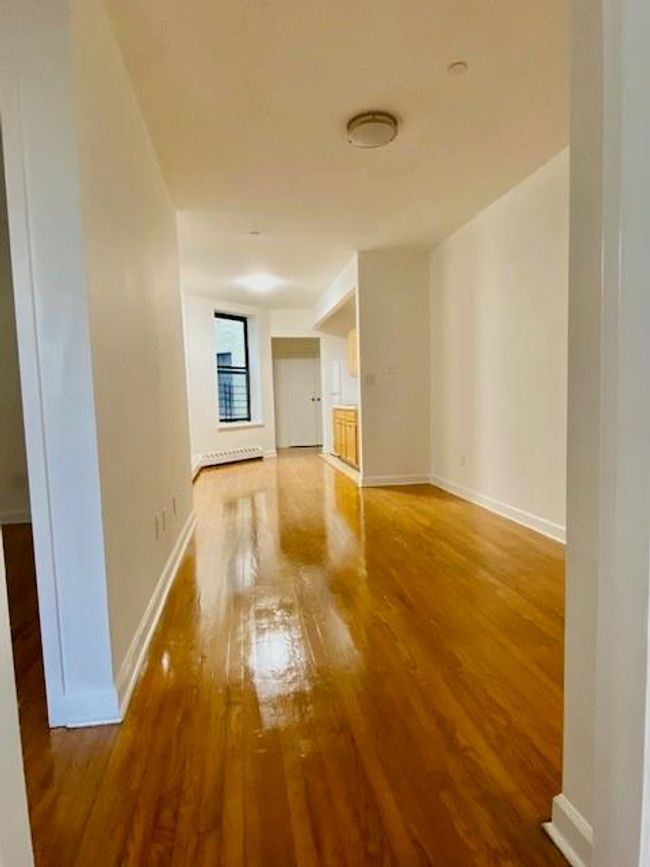 APT-2E - 525 W 134 Th St, Home with 3 bedrooms, 1 bathrooms and null parking in New York NY | Image 4