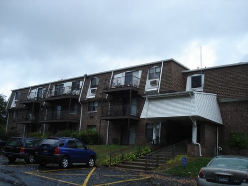 a314-752 Quaker Ln, East Greenwich, RI, 02818-1661 | Card Image