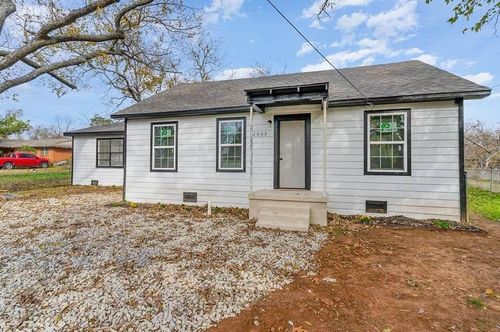 2003 W Bond St, Denison, TX, 75020-1628 | Card Image