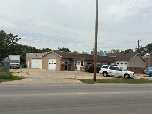 327 S Schuyler Ave, Bradley, IL, 60915-2341 | Card Image