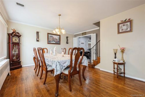 177 9th St, Bethpage, NY, 11714-1805 | Card Image