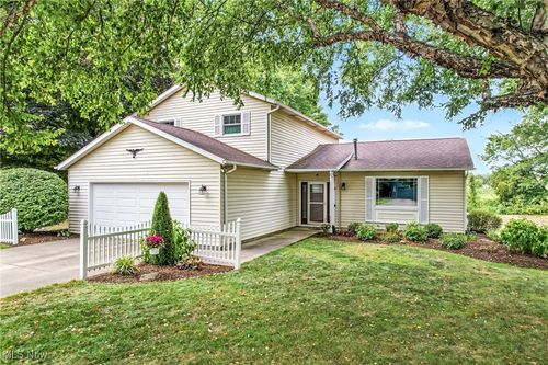 5173 Troyer Dr, Kent, OH, 44240-7008 | Card Image