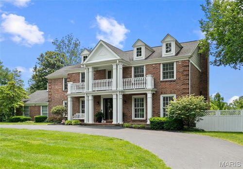 9800 Countryshire Pl, Creve Coeur, MO, 63141-7914 | Card Image