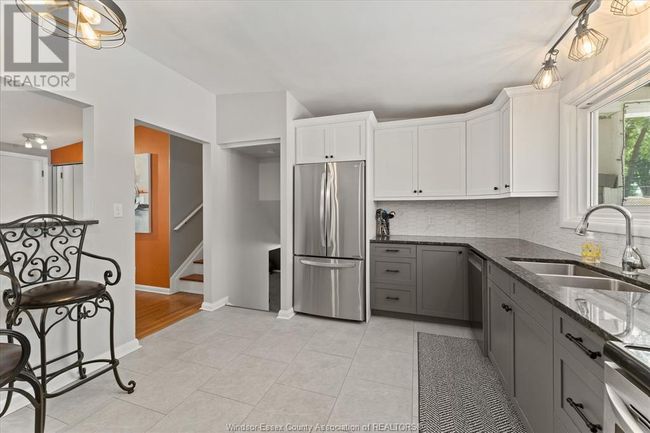 1568 St Gabriel Crt, Home with 3 bedrooms, 2 bathrooms and null parking in Windsor ON | Image 18