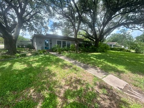 702 E Mesquite Ln, Victoria, TX, 77901-3324 | Card Image