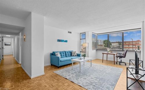 204-1101 N Elm St, Greensboro, NC, 27401-1301 | Card Image