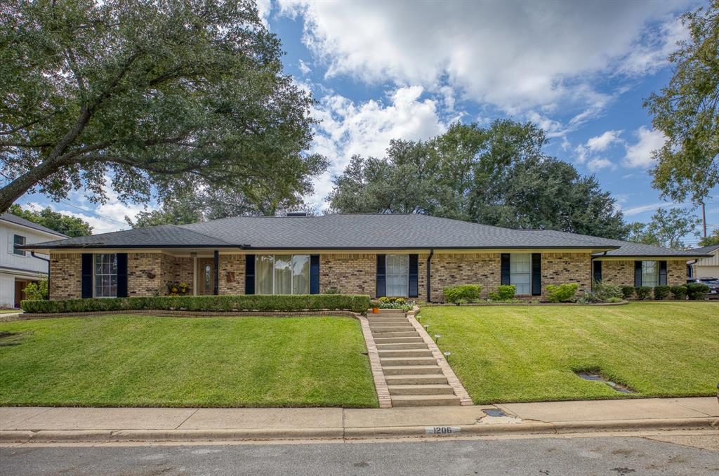 Westwood Dr, Henderson, TX 75654
