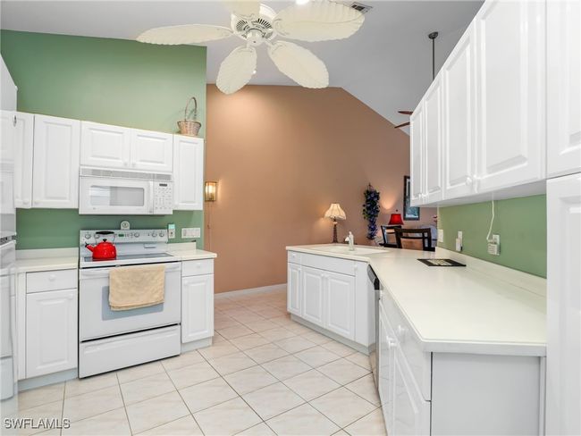APT-202 - 1170 Partridge Ln, Condo with 2 bedrooms, 2 bathrooms and null parking in NAPLES FL | Image 7