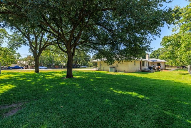 312 S Acorn St, House other with 3 bedrooms, 3 bathrooms and null parking in Fredericksburg TX | Image 32