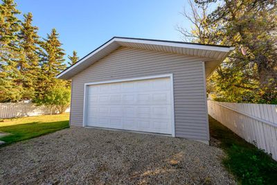 11101 96 A St, House detached with 2 bedrooms, 2 bathrooms and 4 parking in Grande Prairie AB | Image 2