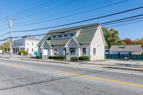 653 Killingly St, Johnston, RI, 02919-4066 | Card Image