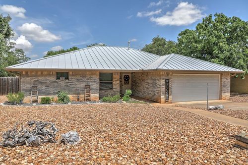 114 Edgewood Dr, Fredericksburg, TX, 78624-2934 | Card Image