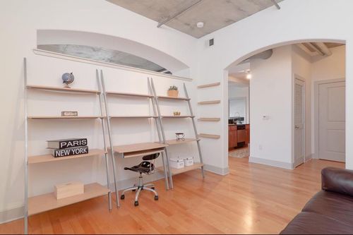apt-304-1901 Post Oak Blvd, Houston, TX, 77056-3925 | Card Image