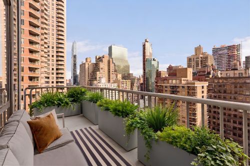 22b-216 E 47th St, New York, NY, 10017-2185 | Card Image