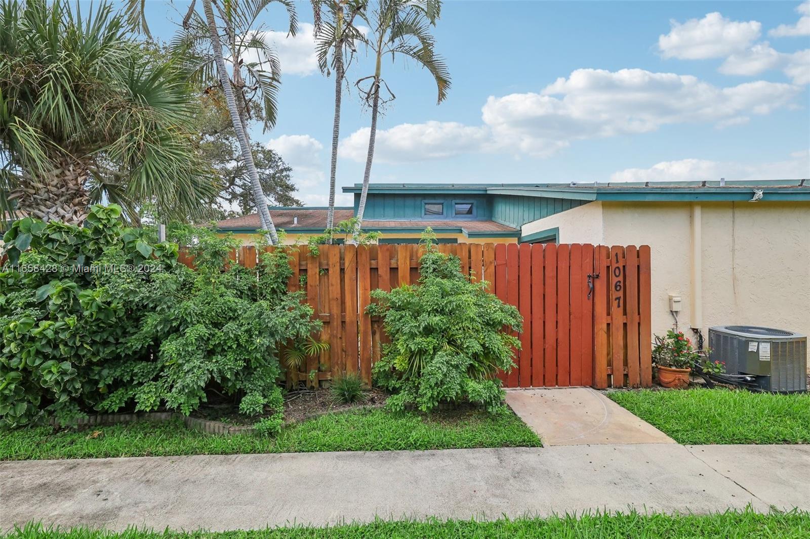 Manor Dr, Palm Springs, FL 33461
