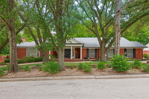 1725 Avenue Q, Huntsville, TX, 77340-4331 | Card Image