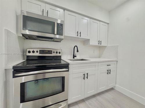 000-417 Nw 2nd Ave, Hallandale Beach, FL, 33009-3302 | Card Image