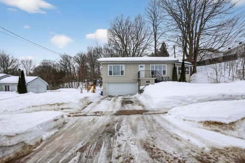 75 Hazel St, Waubaushene, ON, L0K2C0 | Card Image