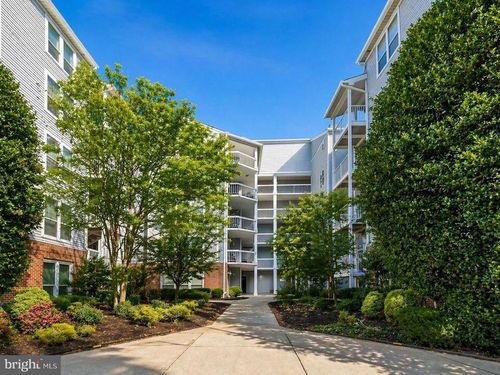 4-a2-3176 Summit Square Dr, OAKTON, VA, 22124-2877 | Card Image