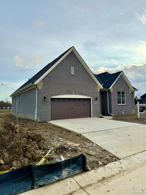 4172 Blossom Dr, Sterling Heights, MI, 48314-4216 | Card Image