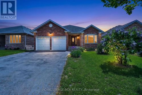 71 Elmwood Avenue, Brock (Beaverton), ON, L0K1A0 | Card Image