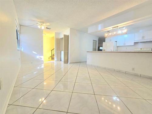 4122-4122 Nw 79th Ave, Sunrise, FL, 33351-6386 | Card Image