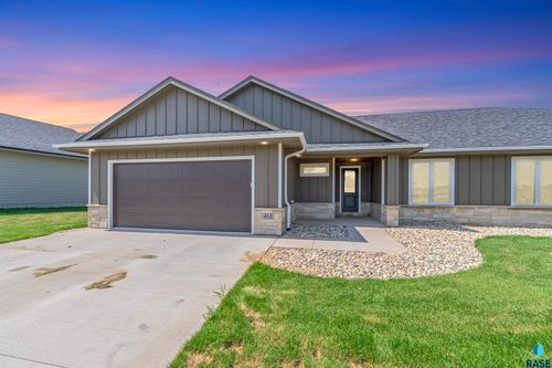 513 N Wildcat Dr, Sioux Falls, SD, 57110-6340 | Card Image