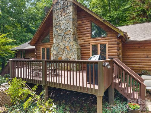 6 Ravenwood Ln, Horse Shoe, NC, 28742-9704 | Card Image