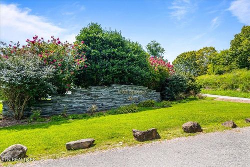 400 Chimney Rock Rd, New Tazewell, TN, 37825-6385 | Card Image