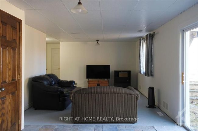 3617 Vaughan Side Rd, House other with 3 bedrooms, 2 bathrooms and 10 parking in Carp ON | Image 17
