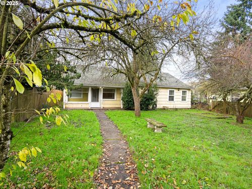 6525 N Montana Ave, Portland, OR, 97217-4855 | Card Image